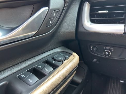 Used 2024 GMC Terrain SLE w/ Driver Convenience Package FWD image 18