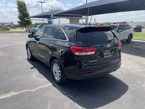 Used 2017 Kia Sorento L FWD image 5