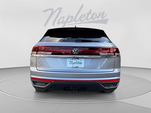 Used 2024 Volkswagen Atlas Cross Sport SE FWD image 4