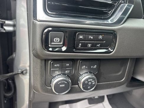 Used 2025 GMC Yukon XL Denali AWD/4WD image 27