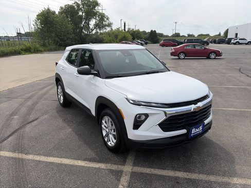 Used 2024 Chevrolet TrailBlazer LS w/ LS Confidence Package FWD image 8