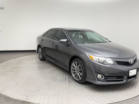 Used 2013 Toyota Camry SE w/ Convenience Pkg FWD image 8