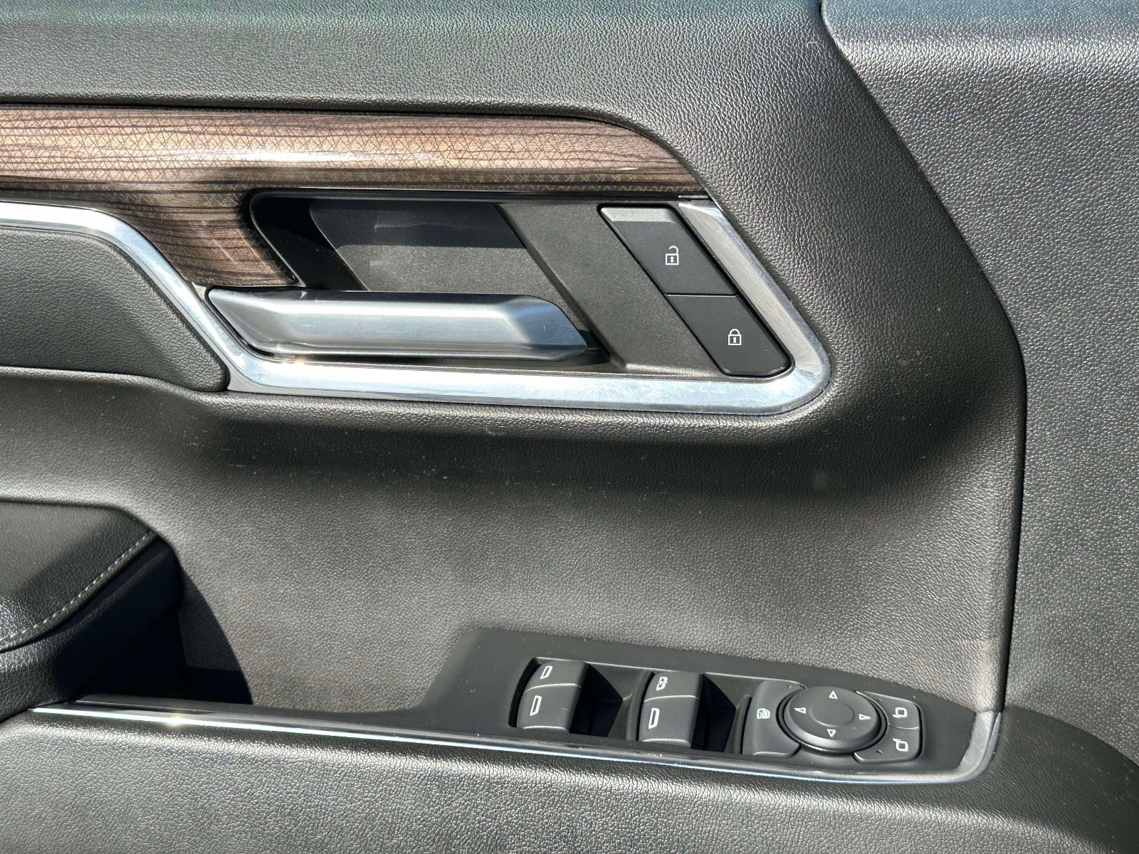 Used 2024 Chevrolet Silverado 1500 LT AWD/4WD image 19