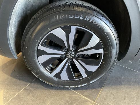 Used 2024 Volkswagen Atlas Cross Sport SE image 7