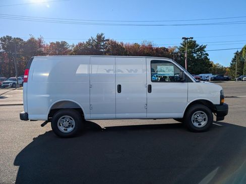 New 2025 Chevrolet Express 3500 image 6