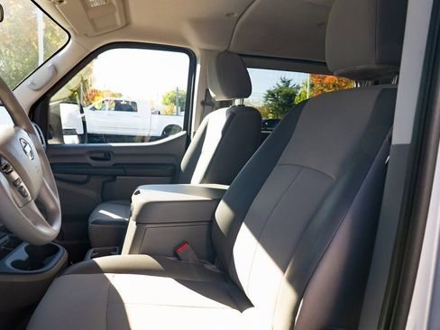Used 2020 Nissan NV 3500 SV image 19
