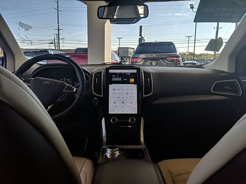 Used 2024 Ford Edge SEL w/ Convenience Package image 14