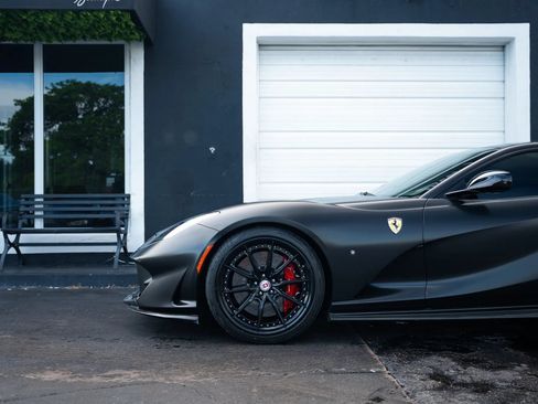 Used 2019 Ferrari 812 Superfast RWD image 8