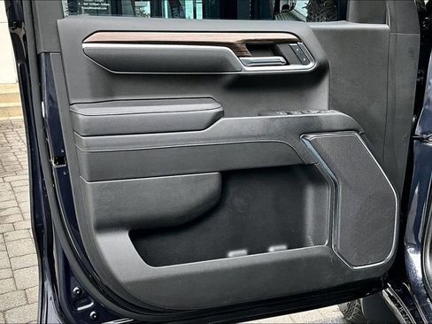 Used 2023 Chevrolet Silverado 1500 RST image 18