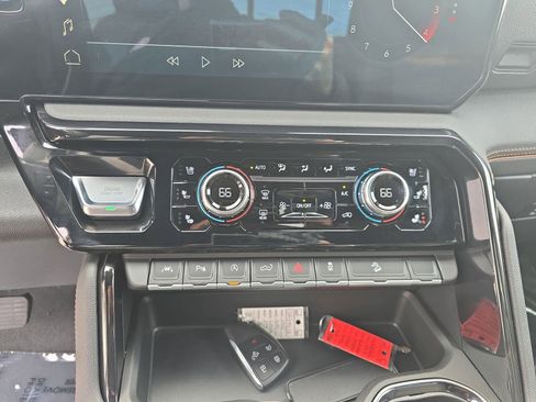 Used 2025 GMC Sierra 1500 AT4 w/ AT4 Premium Package image 23