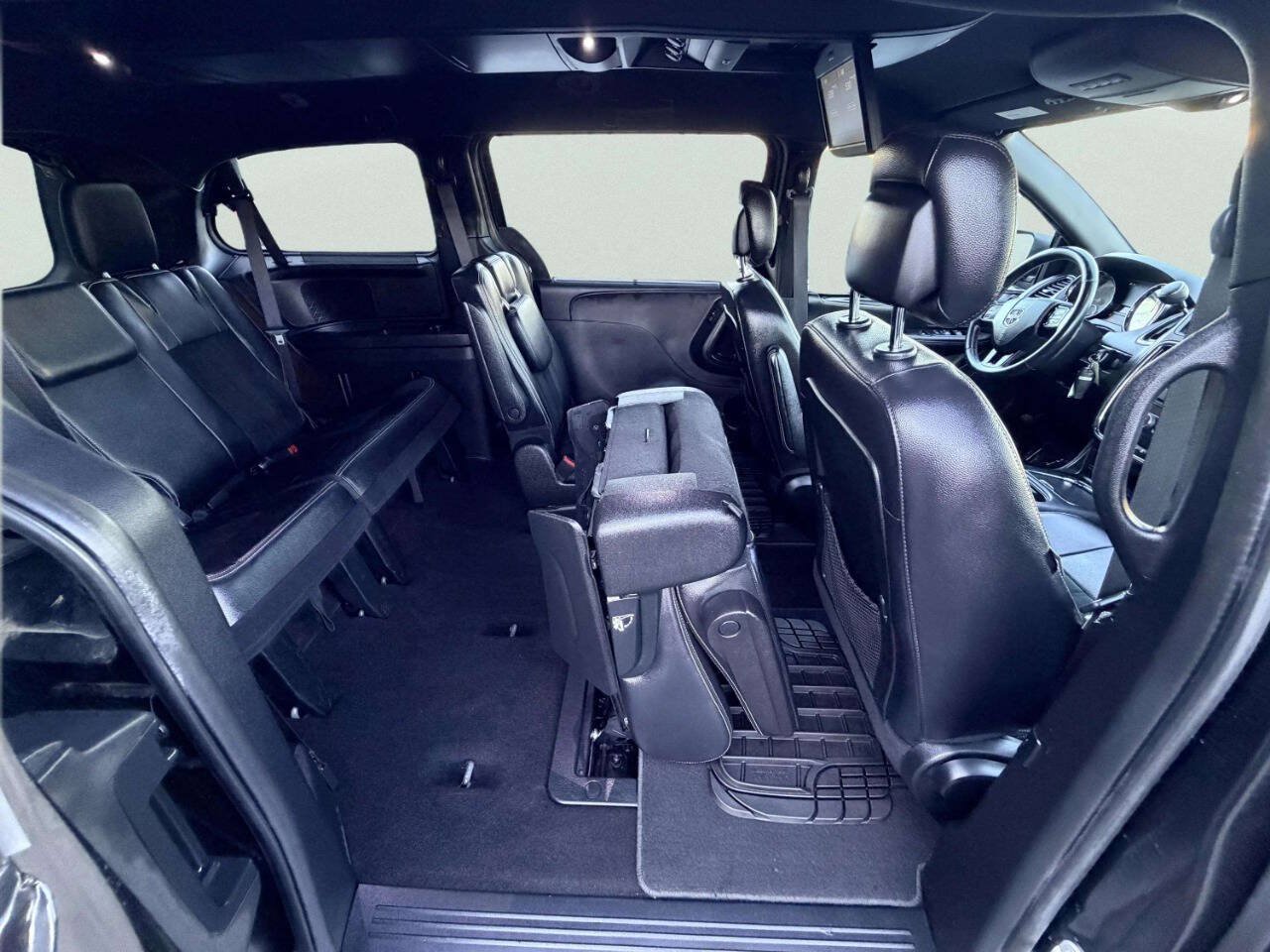 Used 2016 Dodge Grand Caravan SXT FWD image 28