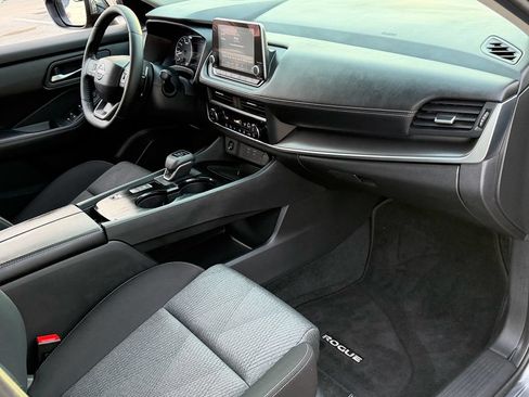 Certified 2025 Nissan Rogue SV FWD image 16