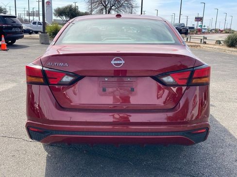 Used 2025 Nissan Altima 2.5 SV image 6