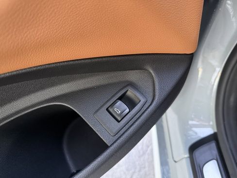 Used 2023 BMW M440i Convertible w/ Premium Package image 9