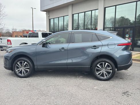 Used 2021 Toyota Venza LE image 8