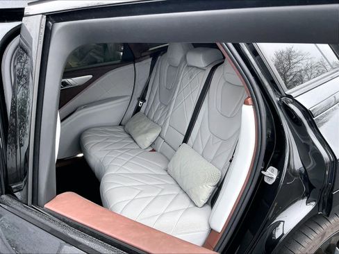 Used 2025 BMW XM image 27