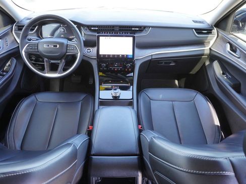 Used 2024 Jeep Grand Cherokee Limited RWD image 39