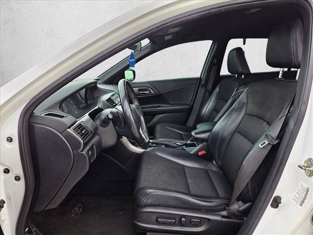 Used 2017 Honda Accord Sport image 10