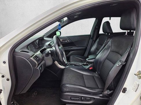 Used 2017 Honda Accord Sport image 10