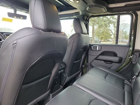 Used 2022 Jeep Wrangler Unlimited Sahara w/ Cold Weather Group image 14