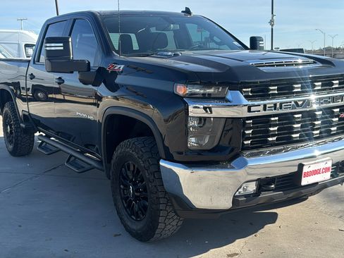 Used 2023 Chevrolet Silverado 2500 LT w/ Convenience Package image 3