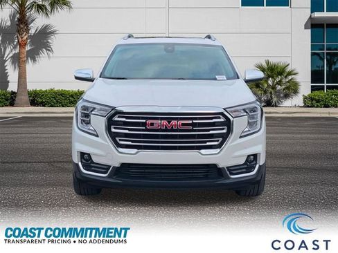 Used 2022 GMC Terrain SLT w/ Infotainment Package II FWD image 2