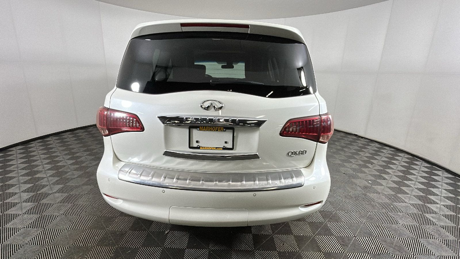 Used 2017 INFINITI QX80 4WD image 3