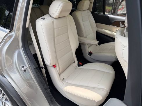 Used 2022 Mercedes-Benz GLS 450 4MATIC image 39