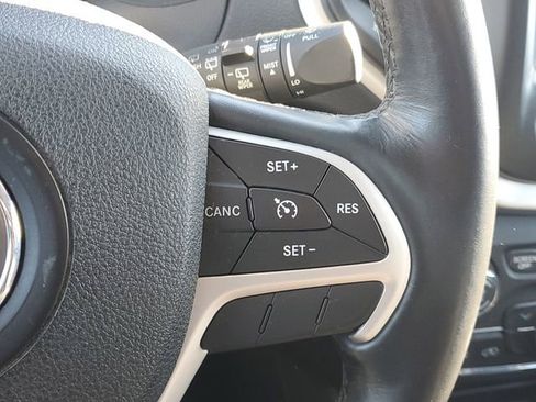 Used 2016 Jeep Cherokee Trailhawk w/ Cold Weather Group image 23