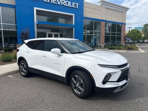 Used 2023 Chevrolet Blazer LT FWD image 3
