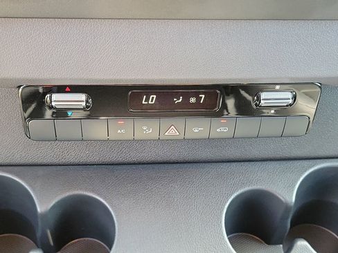 Used 2025 Mercedes-Benz Sprinter 2500 image 30