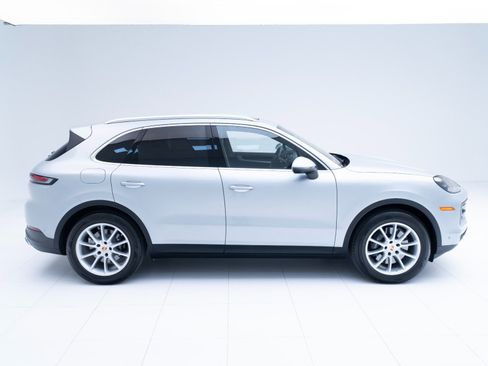 Certified 2025 Porsche Cayenne image 8
