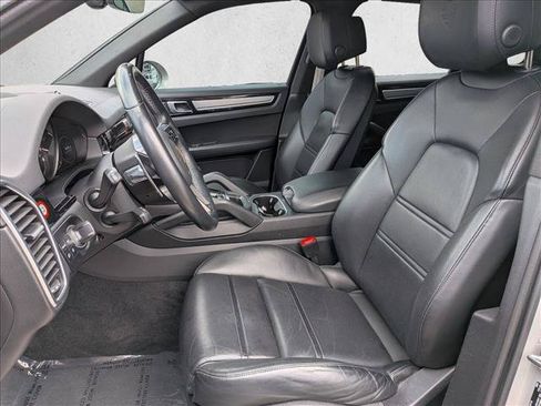 Used 2023 Porsche Cayenne Platinum Edition AWD/4WD image 17