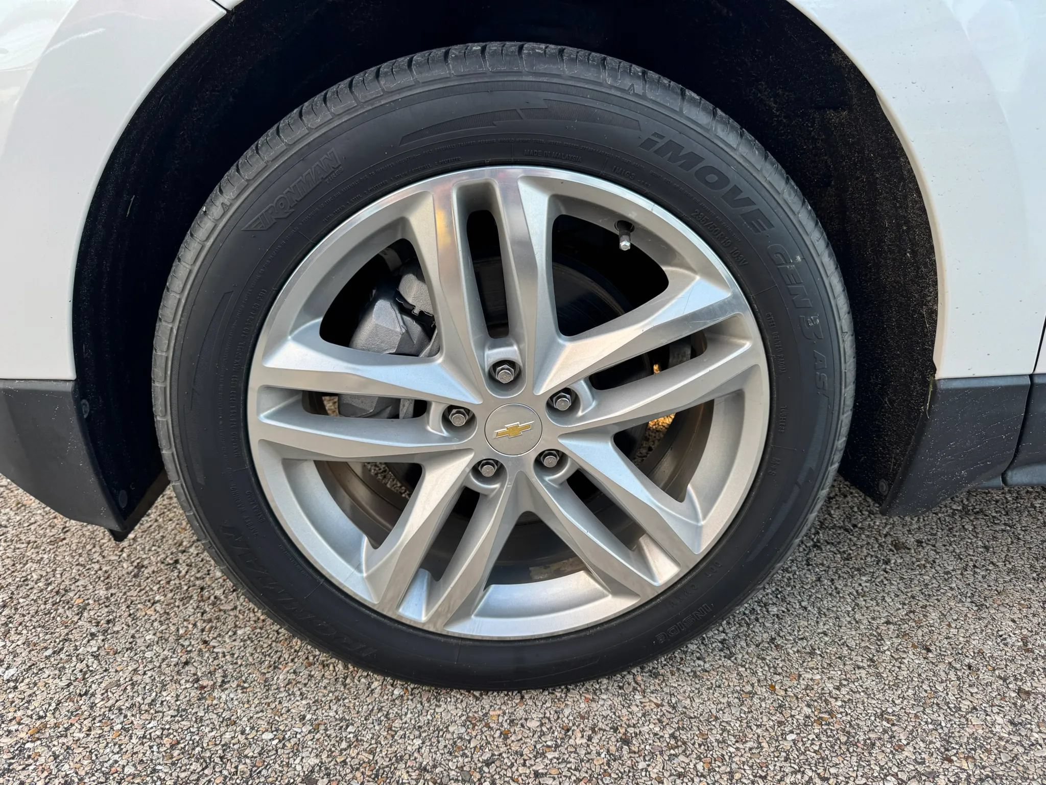 Used 2019 Chevrolet Equinox Premier FWD image 12