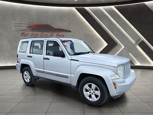 Used 2010 Jeep Liberty Sport RWD image 10