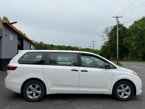 Used 2015 Toyota Sienna L FWD image 6