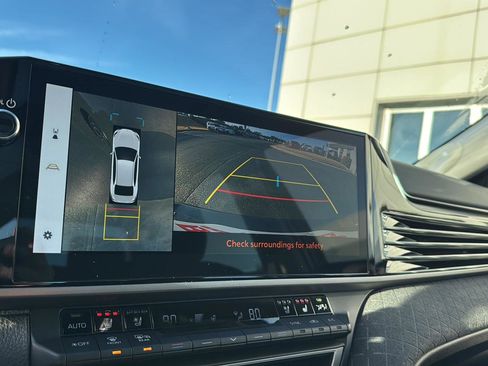 Used 2025 Toyota Camry XLE image 24