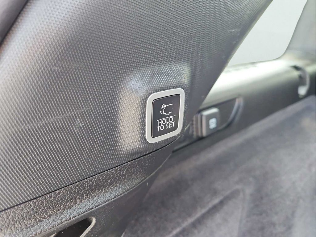 Used 2024 Jeep Grand Cherokee Trailhawk AWD/4WD image 23