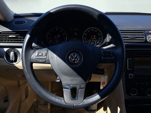 Used 2014 Volkswagen Passat 1.8T SE FWD image 19