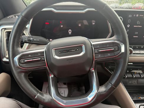 Used 2025 GMC Canyon Denali AWD/4WD image 16