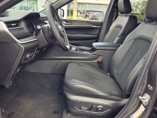 New 2026 Jeep Grand Cherokee Altitude RWD image 11