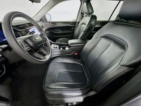 Used 2023 Jeep Grand Cherokee L Limited w/ Black Appearance Package image 13