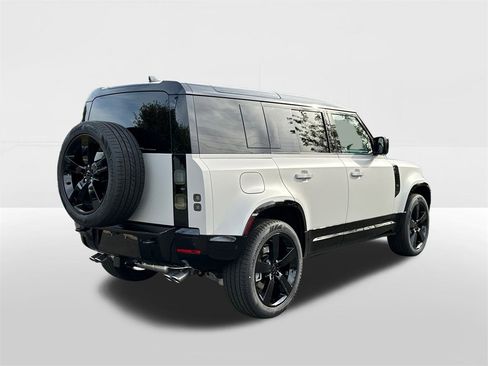 New 2026 Land Rover Defender 110 X-Dynamic SE image 4