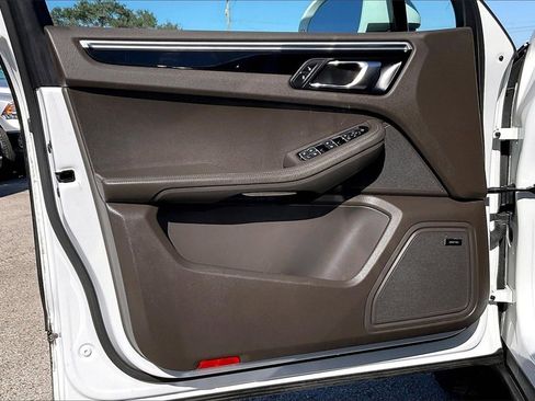 Used 2017 Porsche Macan Base image 17