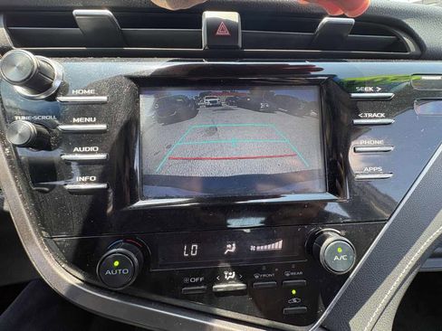 Used 2018 Toyota Camry SE FWD image 20