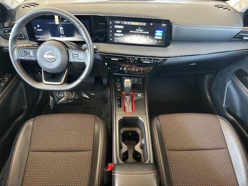 Used 2025 Nissan Kicks SR FWD image 17