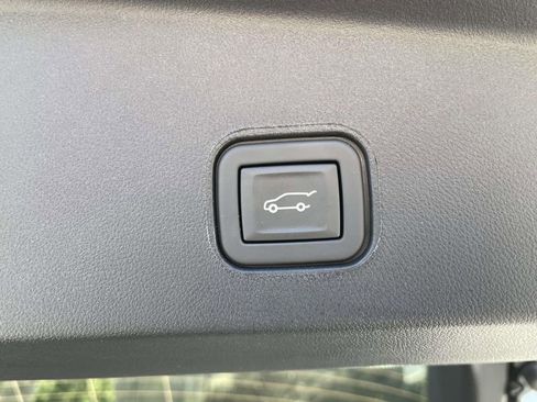 New 2025 Cadillac Lyriq Luxury image 11