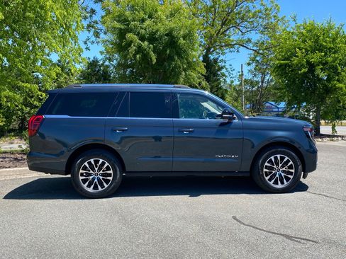 Certified 2025 Ford Expedition Platinum AWD/4WD image 3