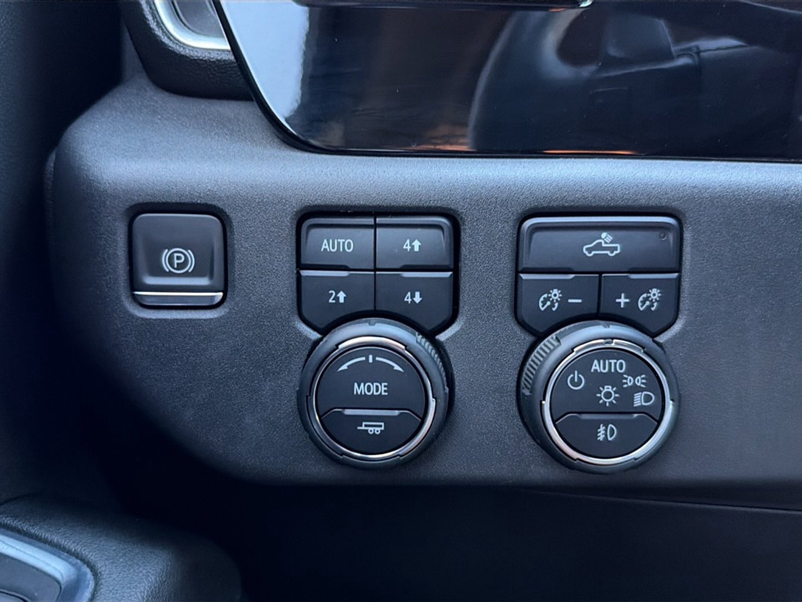 Used 2024 Chevrolet Silverado 1500 LT Trail Boss w/ Convenience Package II AWD/4WD image 37