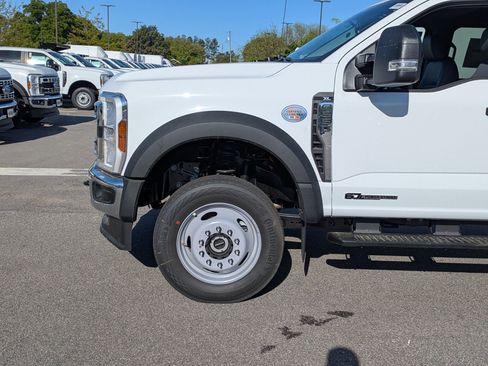 New 2026 Ford F550 4x4 Crew Cab image 11